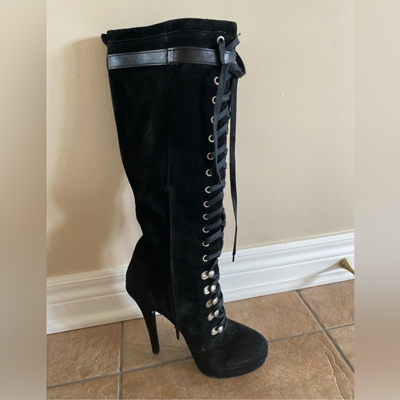 Lace front and zipper side . In excellent condition . Real suede - Picture 1 of 1